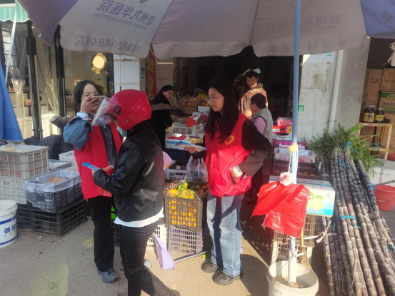 梅龙街道：诚信新风进市场 信用服务暖人心(1).jpg